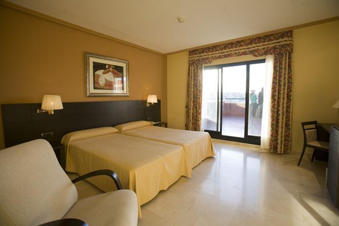 Hotel Bluecity Caceres Golf Habitación foto